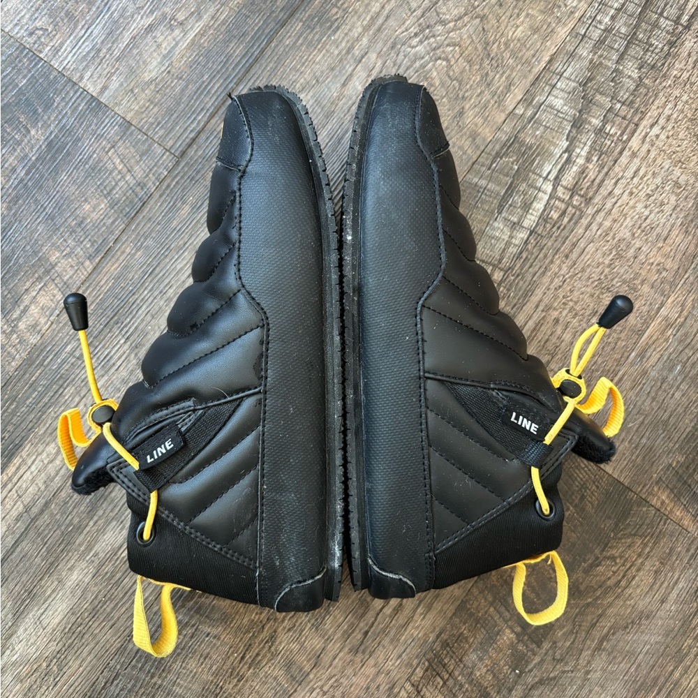 LINE Men's Black Quilted Apres Bootie Small - Picture 3 of 8